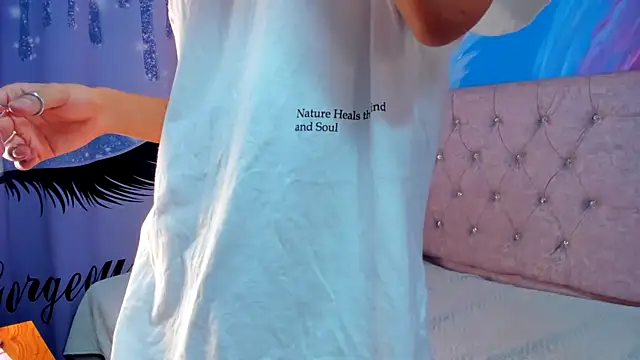 MaxiWildd online show from November 6, 2025, 1:04 pm