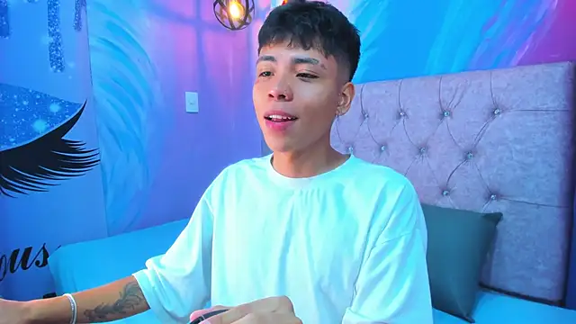 Snapshot of MaxiWildd chatting on May 20, 2026, 1:19 pm MaxiWildd online show from May 20, 2026, 1:19 pm