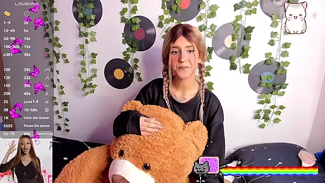 Amy Moonlight online show from September 19, 2025, 9:41 pm