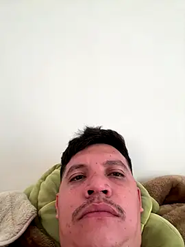 Snapshot of michael877675 chatting on December 22, 2025, 11:16 pm michael877675 online show from December 22, 2025, 11:16 pm