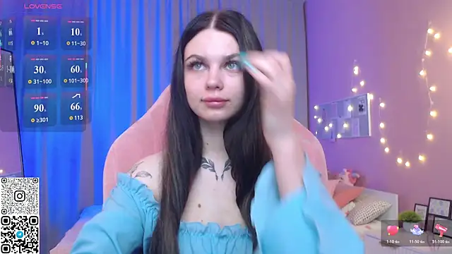 Michela Fruet online show from June 18, 2026, 1:04 am