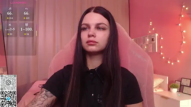 Michela Fruet online show from June 14, 2026, 1:02 am