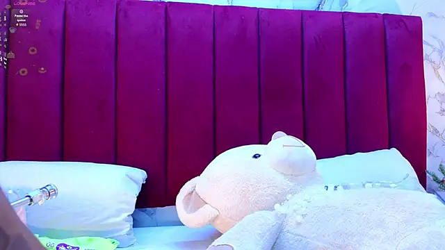 PrincePoppy online show from December 22, 2025, 8:42 pm