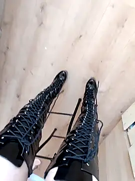 Teafeet online show from February 8, 2026, 1:42 pm