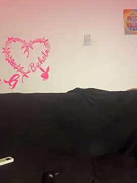 Snapshot of Valen_G111 chatting on December 5, 2025, 2:04 pm Valen G111 online show from December 5, 2025, 2:04 pm