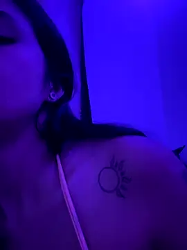 Snapshot of Valen_G111 chatting on September 10, 2025, 1:54 pm Valen G111 online show from September 10, 2025, 1:54 pm