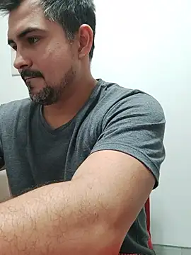 Bradd 32 online show from May 25, 2026, 5:18 am