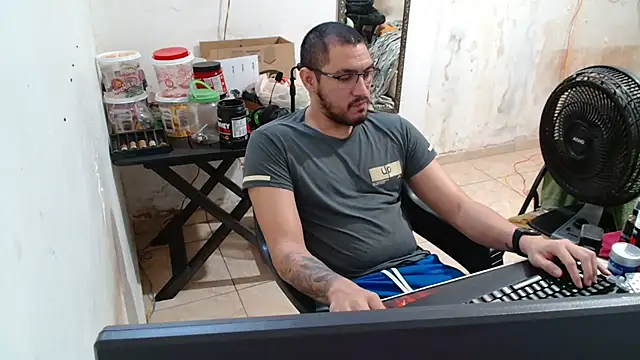 Leonino231 online show from October 10, 2025, 4:41 pm