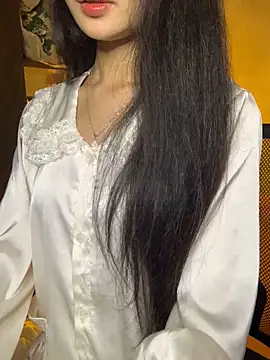 Nhinhi18 online show from November 23, 2025, 2:49 pm