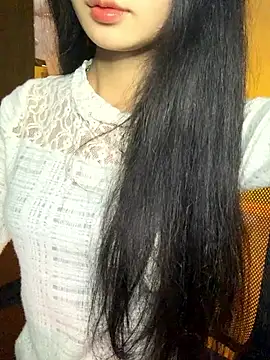 Nhinhi18 online show from February 5, 2026, 4:03 pm