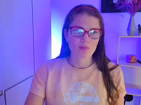 Camila-ventura online show from November 16, 2025, 8:35 pm