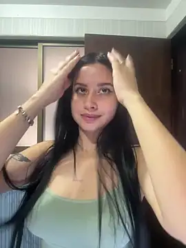 lucy grey25 online show from February 8, 2026, 9:23 pm