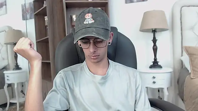 Ibratxandy online show from April 23, 2026, 7:26 pm