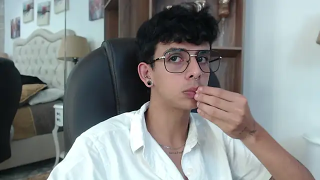 Ibratxandy online show from April 30, 2026, 4:58 pm