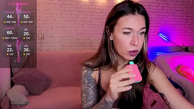 ReginaFoXXXy online show from September 15, 2025, 8:04 am