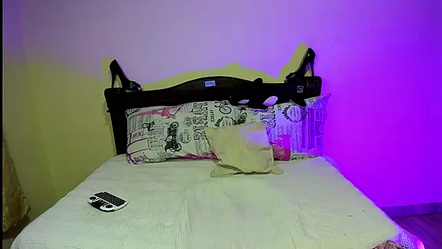  viollette  online show from September 15, 2025, 12:33 am