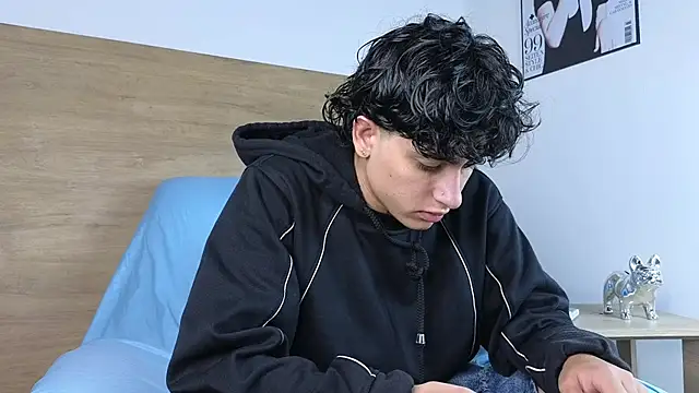 Snapshot of Stiven_Benet_ chatting on November 11, 2025, 12:44 pm Stiven Benet online show from November 11, 2025, 12:44 pm