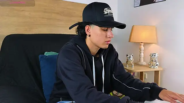 Snapshot of Stiven_Benet_ chatting on October 15, 2025, 11:35 pm Stiven Benet online show from October 15, 2025, 11:35 pm