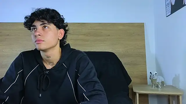 Snapshot of Stiven_Benet_ chatting on November 15, 2025, 2:43 pm Stiven Benet online show from November 15, 2025, 2:43 pm