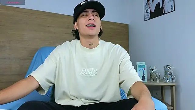 Snapshot of Stiven_Benet_ chatting on October 23, 2025, 12:48 pm Stiven Benet online show from October 23, 2025, 12:48 pm