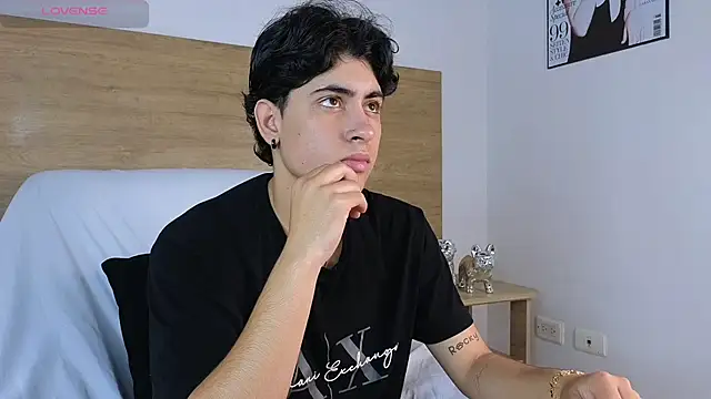 Snapshot of Stiven_Benet_ chatting on October 2, 2025, 12:08 pm Stiven Benet online show from October 2, 2025, 12:08 pm