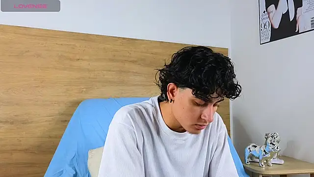 Snapshot of Stiven_Benet_ chatting on November 4, 2025, 1:37 pm Stiven Benet online show from November 4, 2025, 1:37 pm