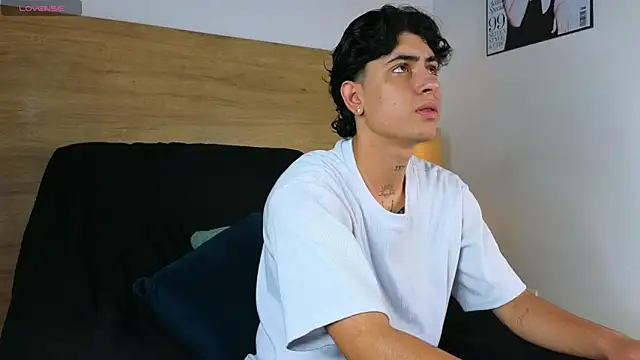 Snapshot of Stiven_Benet_ chatting on October 19, 2025, 2:31 pm Stiven Benet online show from October 19, 2025, 2:31 pm