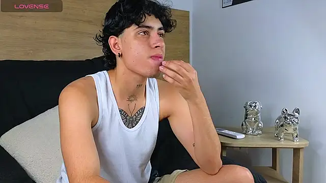 Snapshot of Stiven_Benet_ chatting on November 2, 2025, 1:27 pm Stiven Benet online show from November 2, 2025, 1:27 pm