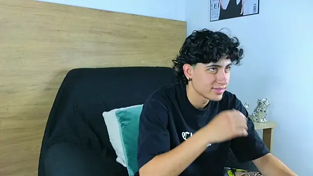 Snapshot of Stiven_Benet_ chatting on November 6, 2025, 3:27 pm Stiven Benet online show from November 6, 2025, 3:27 pm