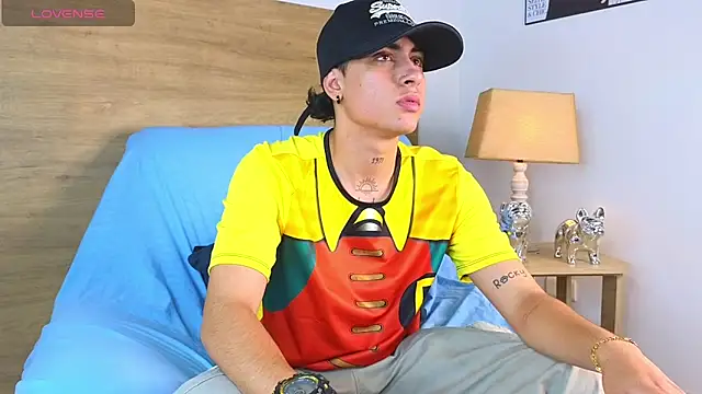 Snapshot of Stiven_Benet_ chatting on October 3, 2025, 3:35 pm Stiven Benet online show from October 3, 2025, 3:35 pm