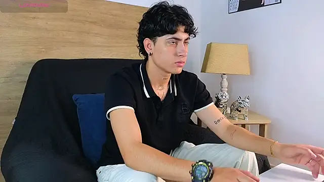 Snapshot of Stiven_Benet_ chatting on October 4, 2025, 9:33 am Stiven Benet online show from October 4, 2025, 9:33 am