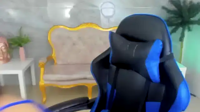 venuss09 s online show from October 29, 2025, 1:32 pm