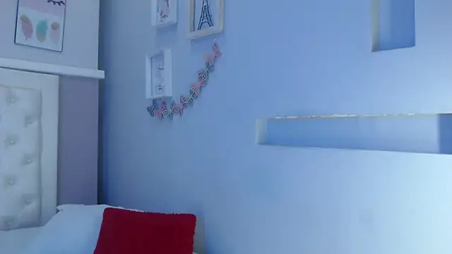 pocahontamoon online show from September 12, 2025, 1:22 pm