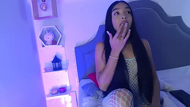 Snapshot of pocahontamoon chatting on February 10, 2026, 3:44 pm pocahontamoon online show from February 10, 2026, 3:44 pm