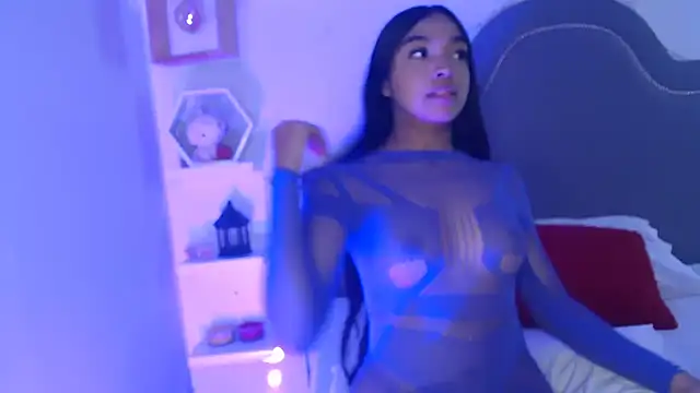 Snapshot of pocahontamoon chatting on February 16, 2026, 3:10 pm pocahontamoon online show from February 16, 2026, 3:10 pm