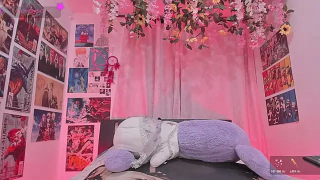 FluffyMelons online show from July 11, 2026, 11:05 pm