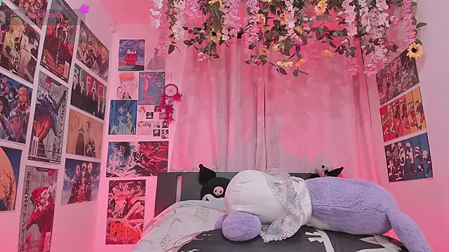 FluffyMelons online show from May 23, 2026, 11:04 pm