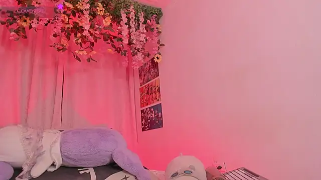 FluffyMelons online show from June 30, 2026, 10:54 pm