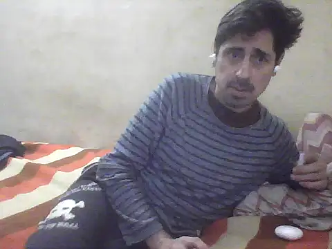 Snapshot of fleky chatting on May 17, 2026, 4:51 pm fleky online show from May 17, 2026, 4:51 pm