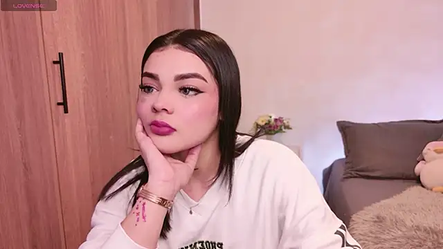 DulceDuarte online show from November 7, 2025, 4:39 am