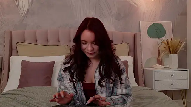NoraHaynes online show from June 10, 2026, 2:13 am