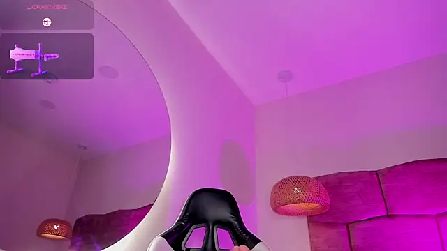 dani velvet online show from May 3, 2026, 3:00 am
