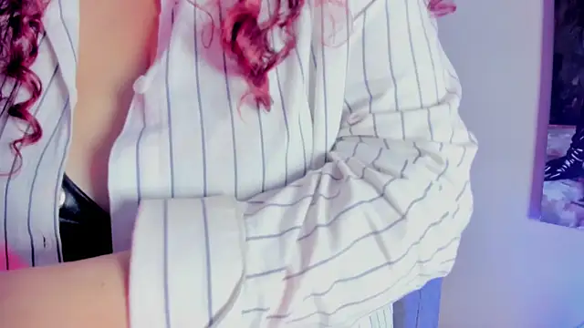 sophimyllers online show from April 27, 2026, 9:24 pm