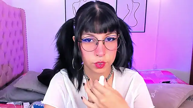 Rose 72 online show from October 6, 2025, 7:25 pm