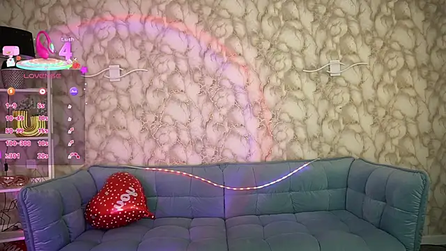 Snapshot of CrystallPaws chatting on April 7, 2026, 5:53 am CrystallPaws online show from April 7, 2026, 5:53 am