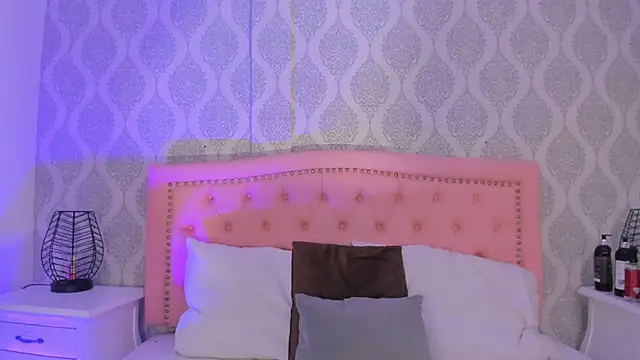 OnlyGia online show from September 28, 2025, 7:43 pm