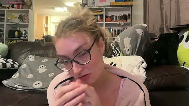 harleyblair online show from November 19, 2025, 11:27 pm