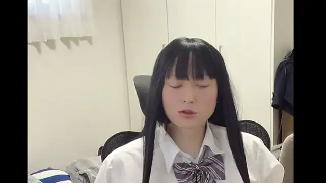 Snapshot of Mia032 chatting on December 19, 2025, 1:42 am Mia032 online show from December 19, 2025, 1:42 am