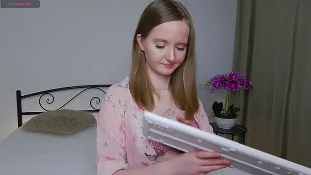 AlexsisFaee online show from June 11, 2026, 6:21 am