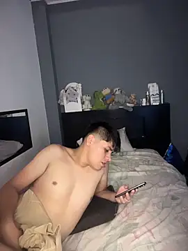 Snapshot of Kailertwink chatting on March 21, 2026, 1:40 am Kailertwink online show from March 21, 2026, 1:40 am